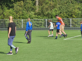 Laatste training S.K.N.W.K. JO10-1 (partijtje tegen de ouders) van woensdag 22 mei 2024 (50/133)